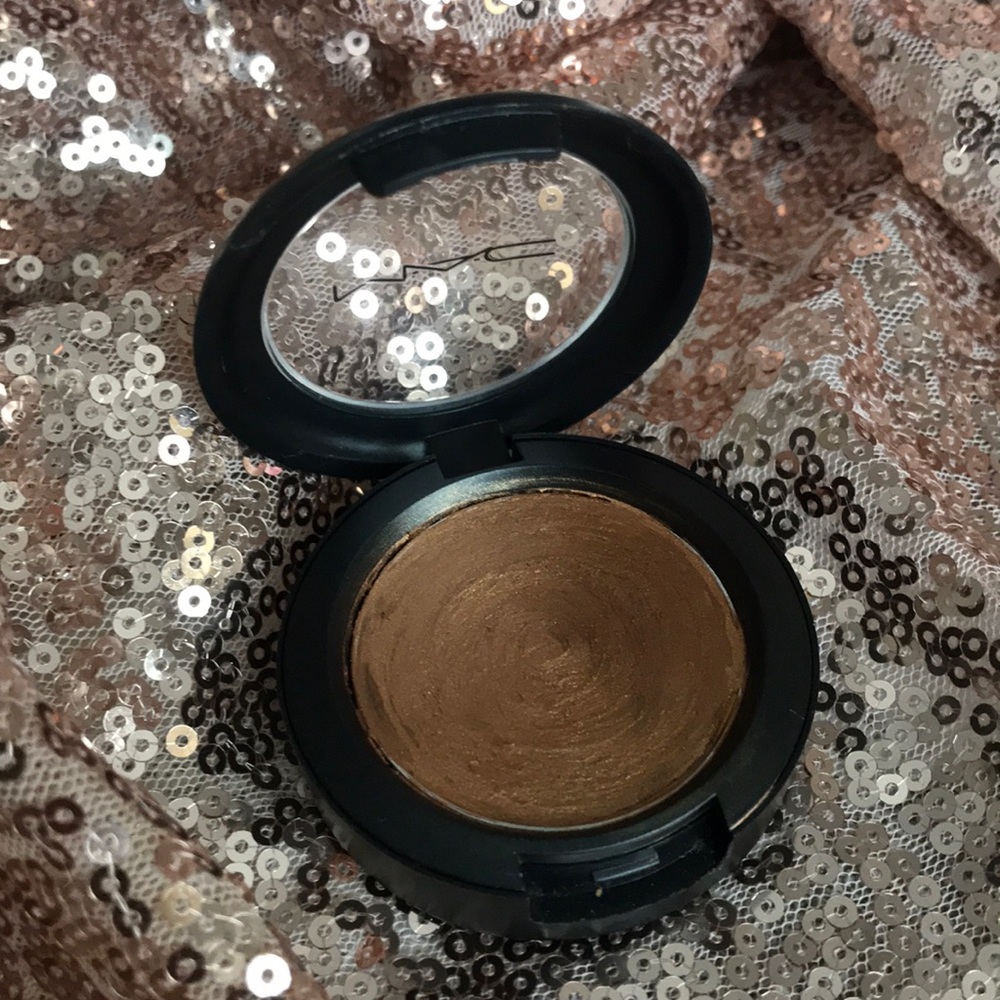 MAC Antiqued Gold Cream Colour Base 💰